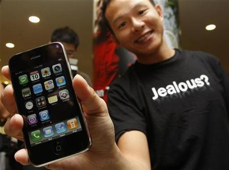 Ciúmes? O suposto primeiro comprador do iPhone 3G em Hong Kong  © Bobby Yip